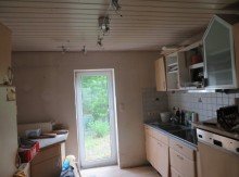 8 Erdgeschoss K�che STEGAURACH: FREISTEH.HAUS+B�RO+LAGERHALLE ZUM KOMPLETT-RENOVIEREN AUF ca.1079m2 F�R 379.000,-EURO