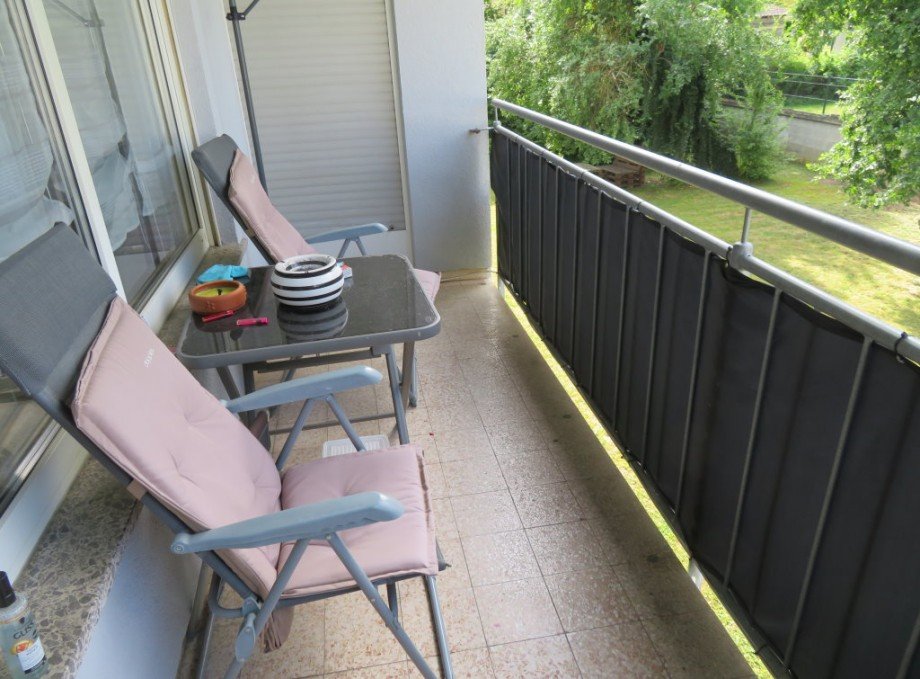 11 Balkon Erdgeschoss Wohnung Mehrfamilienhaus Lauter