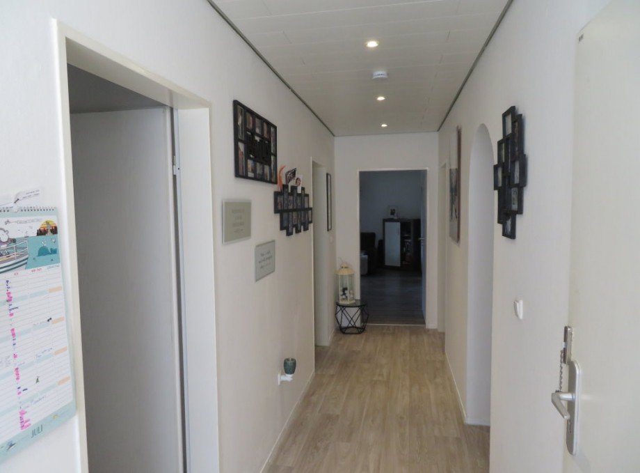 6 Flur Erdgeschoss Wohnung Mehrfamilienhaus Lauter