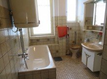 16 1.Obergeschoss �lteres Bad BAMBERG-N�HE KETTENBR�CKE: HAUS MIT 4 WOHNUNGEN (= 1 WOHN. LEER!!) AUF 220m2 F�R 759.000,-EURO