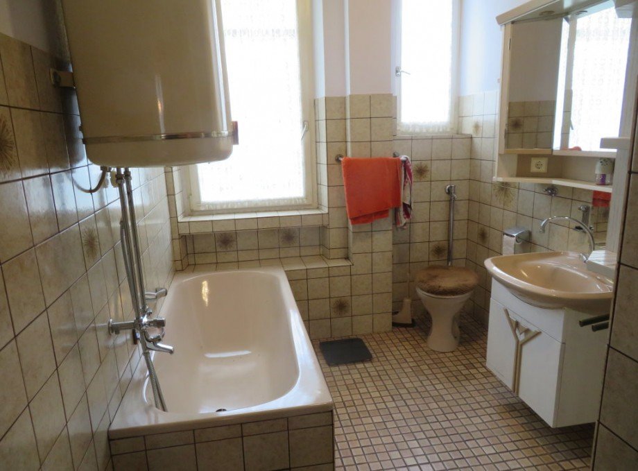 16 1.Obergeschoss �lteres Bad Mehrfamilienhaus Bamberg