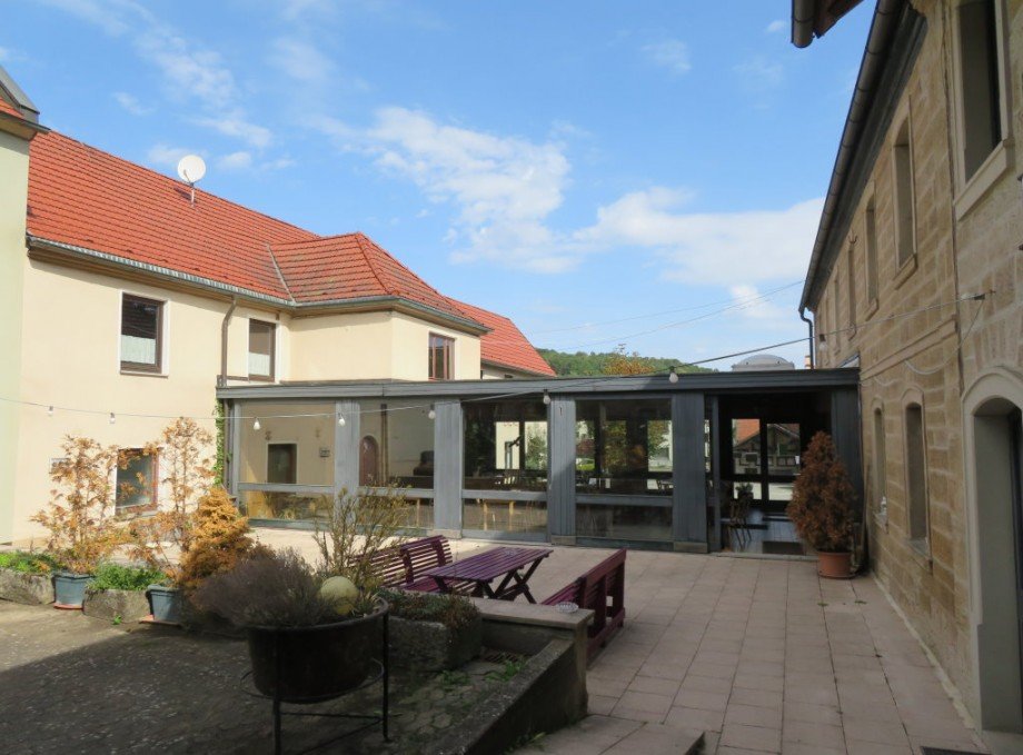 7 Innenhof Mehrfamilienhaus Oberschleichach
