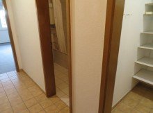 15 Flur+Blick Bad+Abstellraum BAMBERG-N�HE WUNDERBURG: 1-ZIMMER-WOHNUNG+SEP. K�CHE MIT FENSTER+BAD MIT BADEWANNE F�R 135.000,-EURO