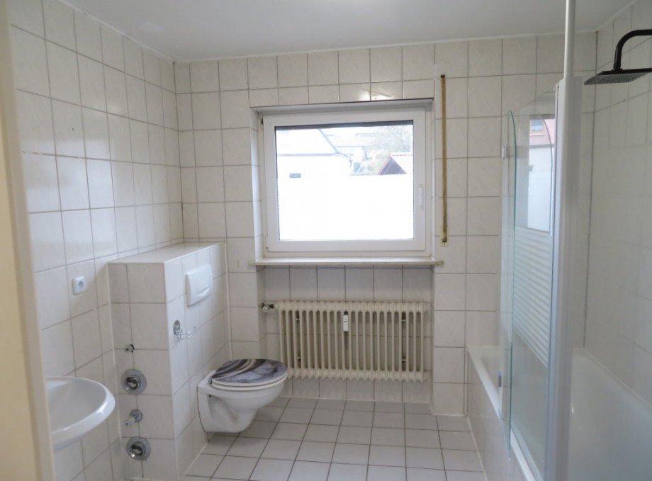 20 Bad Erdgeschoss Wohnung Mehrfamilienhaus Lauter