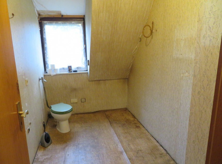 19 Dachgeschoss WC Haus Baunach