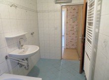 13 Bad BAMBERG-N�HE BAHNHOF: 3-ZIMMER-WOHNUNG(= SOFORT FREI!!) + BAD MIT FENSTER F�R 169.000,-EURO