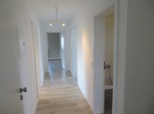 5 Obergeschoss Eingang Flur WARUM NICHT GUNDELSHEIM?FREIST.MASSIVHAUS MIT 3 WOHNUNGEN(=1 WOHN. LEER!!)-1160m2 F�R 759.000,-EURO