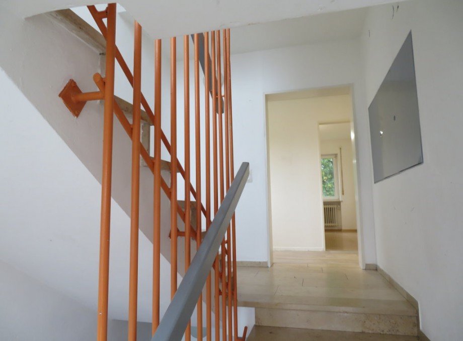 4 Eingang Treppenhaus Mehrfamilienhaus Lauter