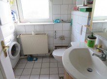 15 Dachgeschoss Bad WARUM NICHT STEGAURACH? FREISTEH.HAUS+B�RO+LAGERHALLE Z.KOMPLETT-RENOVIEREN-ca.1079m2- 379.000,-EURO