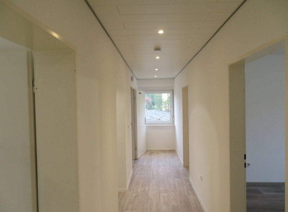 19 Flur Erdgeschoss Wohnung Mehrfamilienhaus Lauter