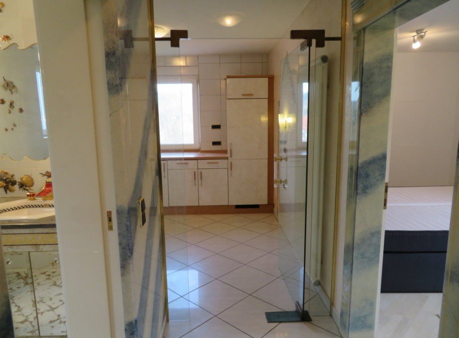 20 Obergeschoss Flur+Blick K�che Haus Stegaurach