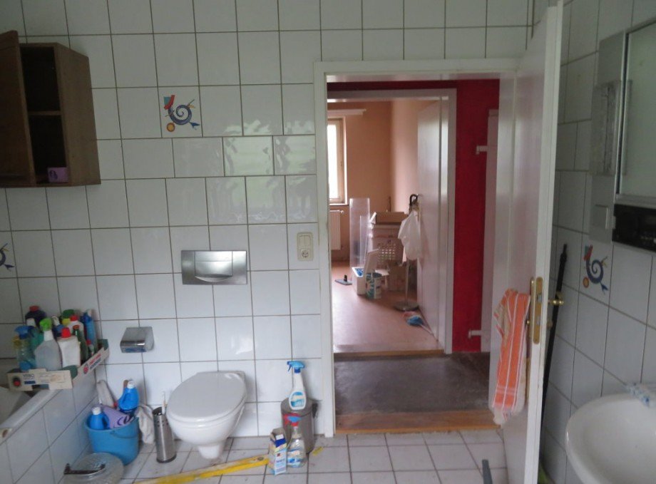 11 Erdgeschoss Bad+Blick Schlafzimmer Haus Stegaurach