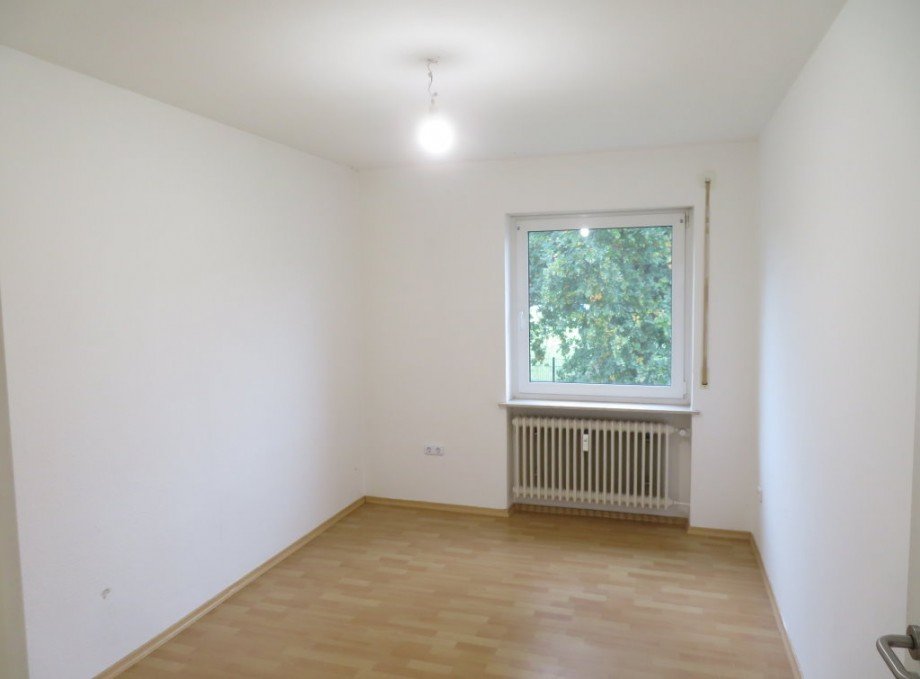 7 Kind Erdgeschoss Wohnung Mehrfamilienhaus Lauter