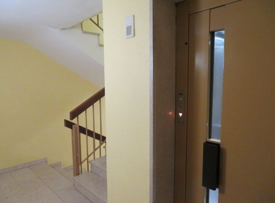 5 Treppenhaus mit Lift Wohnung Bamberg