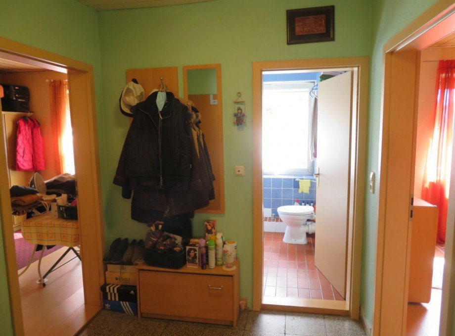 17 Flur+Blick Arbeiten+Bad+Schlafen Wohnung Stegaurach