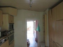 9 Erdgeschoss K�che+Blick Flur WARUM NICHT STEGAURACH? FREISTEH.HAUS+B�RO+LAGERHALLE Z.KOMPLETT-RENOVIEREN-ca.1079m2- 379.000,-EURO