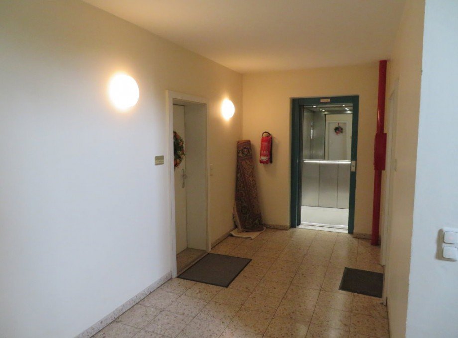 4 Treppenhaus mit Lift Wohnung Bamberg